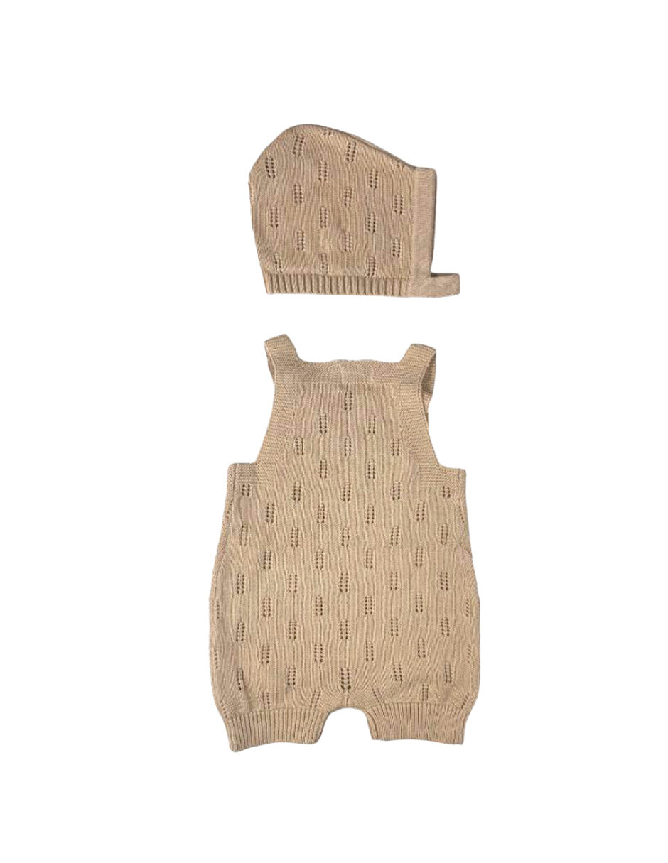 Ropa conjunto Overoll y gorro beige